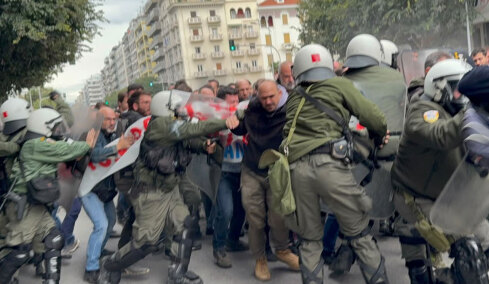 Επεισόδια στη συγκέντρωση διαμαρτυρίας για την ομιλία του Κασιδιάρη στη Θεσσαλονίκη, δείτε βίντεο