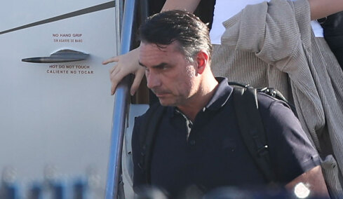 Πώς διέφυγε ο Μπολσονάρου από τη Βραζιλία: Το σχέδιο παραπλάνησης με τα 4 ΙΧ, το ιδιωτικό τζετ στην Αργεντινή και η βοήθεια του Λευκού Οίκου