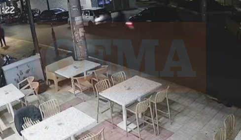 Βίντεο από το θανατηφόρο τροχαίο με τον 30χρονο στο Κερατσίνι, η στιγμή που η μηχανή πέφτει σε σταθμευμένο ΙΧ

