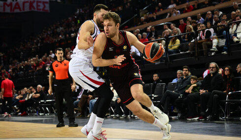 Ολυμπιακός - Αρμάνι 74-65 (Δ' περίοδος): Αυξάνουν τη διαφορά οι ερυθρόλευκοι, live 