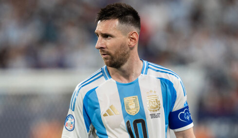 «Θύελλα» στην Premier League: Παγκόσμιος πρωταθλητής κατηγορείται για προώθηση στοιχηματικής! (video)