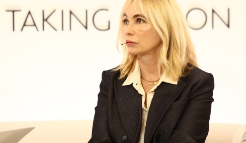H Emmanuelle Béart στο 7ο Marie Claire Power Trip για την αιμομικτική κακοποίηση: «Αν δεν μιλήσω εγώ η ίδια που έχω ζήσει τον πόνο και τα σημάδια αυτής της πληγής, ποιος θα το κάνει;»