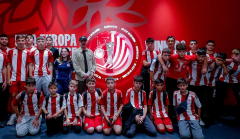 Ολυμπιακός: Στο νέο μουσείο ο Κούλης Καραταΐδης με τα παιδιά της σχολής Μενιδίου - Φωτογραφίες 