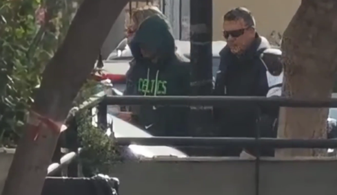 Στα δικαστήρια με κουκούλα ο 29χρονος που σκότωσε σε τροχαίο τον 24χρονο Σωτήρη στη Λούτσα, δείτε βίντεο