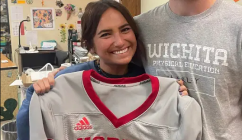 Βραβευμένη καθηγήτρια Καλλιτεχνικών στο Κάνσας έκανε σεξ έως και 4 φορές σε μια εβδομάδα με μαθητή της στο πίσω κάθισμα του αυτοκινήτου