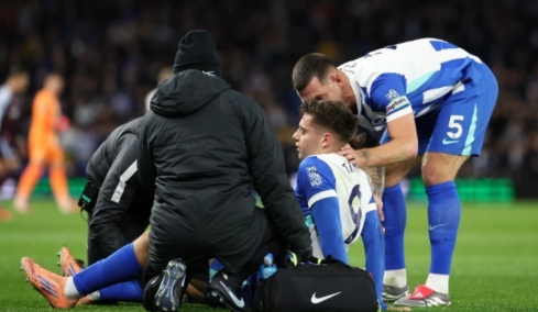 Μένει για μήνες εκτός λόγω τραυματισμού ο Τζίμας, οι ευχές στον νεαρό άσο της Μπράιτον από τους παίκτες του ΠΑΟΚ 