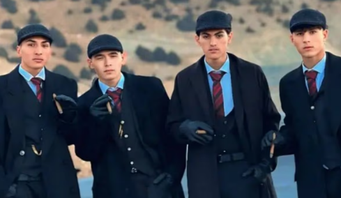 Οι Ταλιμπάν συνέλαβαν τέσσερις νέους επειδή ντύθηκαν... Peaky Blinders, τους κατηγορούν ότι παραβίασαν «τις ισλαμικές αξίες»