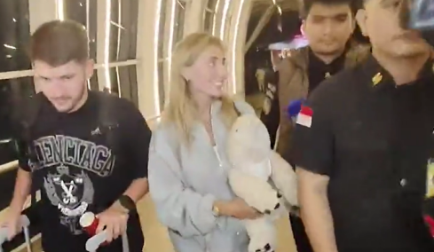 H Bonnie Blue συνελήφθη με 17 άντρες στο Μπαλί και τη γλίτωσε με πρόστιμο €10: Είμαι πλούσια και έχω καλούς δικηγόρους