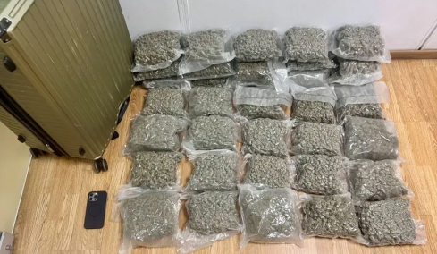 21χρονος προσπάθησε να περάσει από το «Ελ.Βενιζέλος» 18 κιλά κάνναβης στη βαλίτσα του