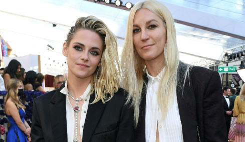 Η Κρίστεν Στιούαρτ περιέγραψε τη ζωή της με την Ντίλαν Μέγιερ οκτώ μήνες μετά τον γάμο τους
