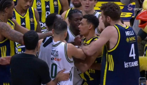 Γκραντ και Μπόλντγουϊν πιάστηκαν στα χέρια μετά το φινάλε του αγώνα της Φενέρ με τον Παναθηναϊκό, βίντεο 
