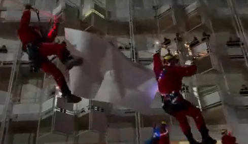 «Ιπτάμενοι» Άγιοι Βασίληδες γέμισαν χαρά τα παιδιά στην ογκολογική του ΠΑΓΝΗ, δείτε βίντεο
