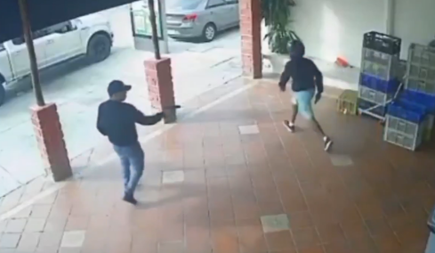 Άγριο έγκλημα στον Ισημερινό: Εκτέλεσαν στη μέση του δρόμου ποδοσφαιριστή και τη σύζυγό του, σκληρό βίντεο