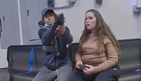 Οχάιο: Ύποπτος για κλοπή σε κατάστημα τράβηξε όπλο και πάτησε τη σκανδάλη δύο φορές με στόχο αστυνομικό
