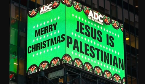 Σάλος στη Νέα Υόρκη για την πινακίδα «ο Ιησούς είναι Παλαιστίνιος» στην Times Square: Είναι προκλητική και ανιστόρητη, γράφουν