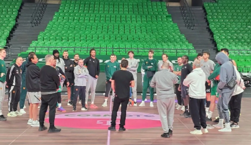 Στην προπόνηση του Παναθηναϊκού ο Γιαννακόπουλος: «Δεν κοιμήθηκα ούτε εγώ ούτε ο κόσμος, κάποια πράγματα δεν τα αποδέχομαι» 