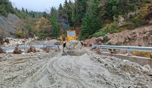 Μήνυμα του 112 για κίνδυνο κατολισθήσεων στην Ήπειρο: Ακυρώθηκε πτήση Αθήνα - Ιωάννινα λόγω κακοκαιρίας