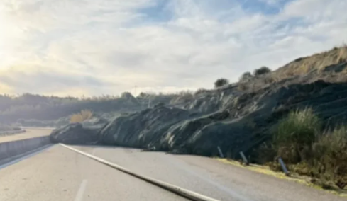 Κατολίσθηση στην Ιόνια Οδό: Κλειστό το τμήμα από Άρτα μέχρι Αμφιλοχία, δείτε βίντεο