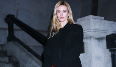 Η Σάρα Πίτζεον εμπνεύστηκε από το στυλ της Καρολίν Μπεσέτ για την εμφάνισή της στο σόου Khaite
