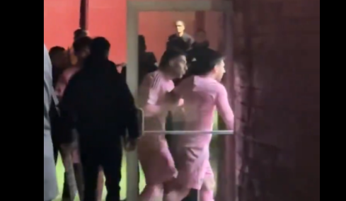 Λιονέλ Μέσι: Έξαλλος με τους διαιτητές μετά την ήττα της Ίντερ Μαϊάμι με 3-0 - Τον τραβούσε για να τον ηρεμήσει ο Σουάρες, δείτε βίντεο