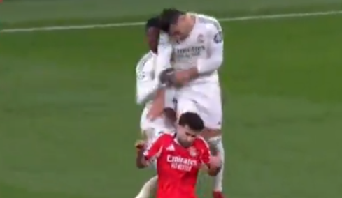 Ραούλ Ασένσιο: Στο νοσοκομείο ο αμυντικός της Ρεάλ Μαδρίτης μετά από χτύπημα στο κεφάλι με τον Καμαβινγκά, δείτε βίντεο