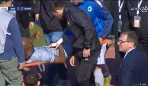 Καλαμάτα - Μαρκό: Έφυγε με ασθενοφόρο από το γήπεδο ο Σεμπά, βίντεο 