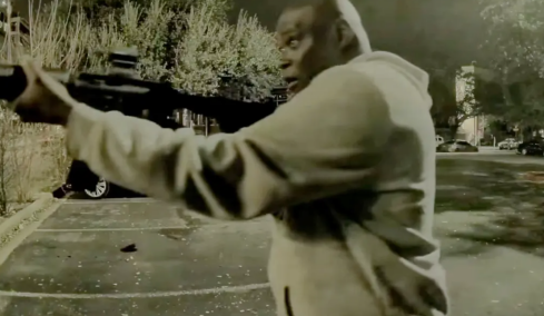 Συγκλονιστικό βίντεο από τη «μάχη» που έδωσαν αστυνομικοί με τον 53χρονο που σκότωσε 3 έξω από μπαρ στο Όστιν φορώντας μπλούζα του Ιράν