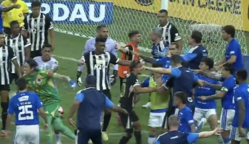 Βραζιλία: Χάος στο Κρουζέιρο - Ατλέτικο Μινέιρο με ξύλο και 23 αποβολές, δείτε βίντεο
