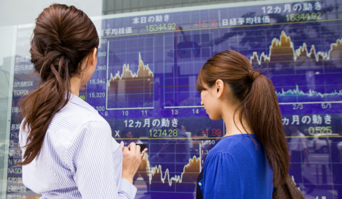 Iσχυρή ανάκαμψη στα χρηματιστήρια της Ασίας με φόντο την απότομη πτώση στο πετρέλαιο και τις δηλώσεις Τραμπ