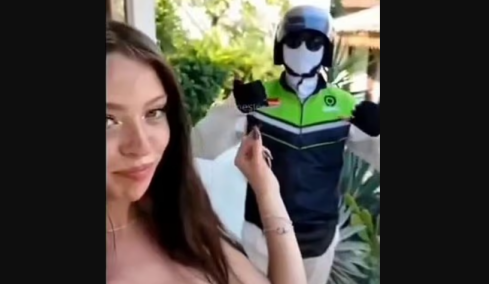 Γαλλίδα influencer συνελήφθη γιατί προσπάθησε να γυρίσει πορνό στο Μπαλί, κινδυνεύει με 10 χρόνια φυλάκιση