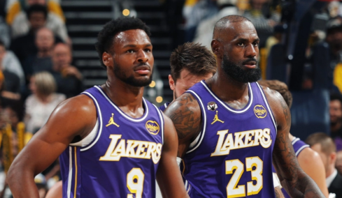 Ο Λεμπρόν Τζέιμς έδωσε την πρώτη ασίστ «πατέρα σε γιο» στην ιστορία του NBA, δείτε βίντεο