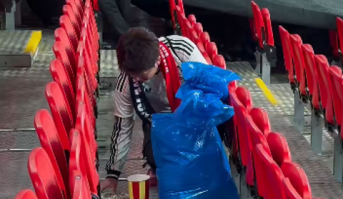 Οι Ιάπωνες καθάρισαν τις εξέδρες του Γουέμπλεϊ μετά τη νίκη της εθνικής τους επί της Αγγλίας, βίντεο