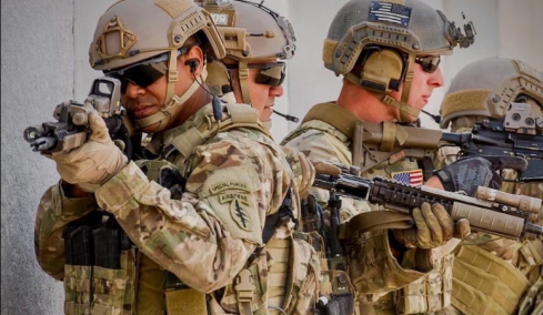 Axios: Πώς οι ΗΠΑ διέσωσαν και το δεύτερο μέλος πληρώματος του F-15 που καταρρίφθηκε στο Ιράν
