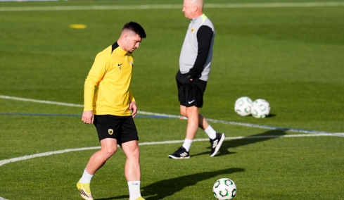 Αθλητικές μεταδόσεις: Πού θα δείτε Βαγιεκάνο-ΑΕΚ για το Conference League και Χάποελ-Ολυμπιακός και Βαλένθια-Παναθηναϊκός για τη Euroleague