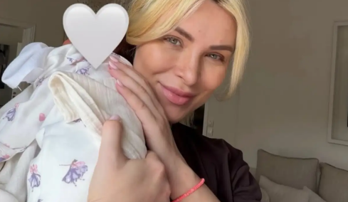 Η Κατερίνα Καινούργιου απάντησε σε όσους την έκριναν αρνητικά για τις φωτογραφίες με μακιγιάζ από το μαιευτήριο