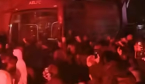 «Δεν θα σε αφήσω ποτέ!»: Αποθεωτική υποδοχή και στήριξη της Λάρισας από τους οπαδούς της 