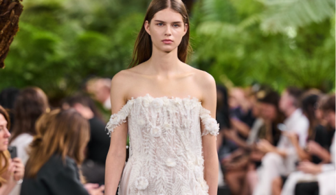 Μήπως ο Dior έδωσε μια πρώτη γεύση από το νυφικό της Tέιλορ Σουίφτ;
