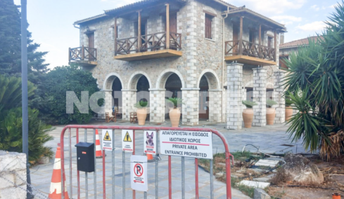Είχε ζώσει με κάμερες και αλυσίδες το ξενοδοχείο στον Μυστρά όπου έκρυβε το πτώμα του πατέρα του