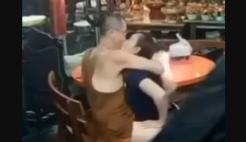 Σάλος στην Ταϊλάνδη για 65χρονο μοναχό που έγινε τσακωτός να κάνει σεξ με 47χρονη σε βουδιστικό ναό: Είχε «τσεπώσει» πάνω από €3 εκατ