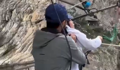 Την εξανάγκασαν σε βουτιά 80 μέτρων ενώ ούρλιαζε «μη με ρίξετε»: Έρευνα για τρομακτικό extreme sport στο Νταγκεστάν
