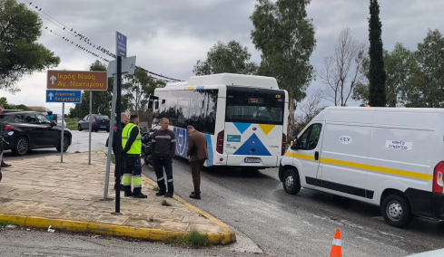 Τραγωδία στη λεωφόρο Βουλιαγμένης: Νεκρή η γυναίκα που παρασύρθηκε από λεωφορείο