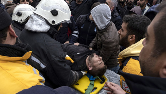 Η τραγωδία σε Τουρκία και Συρία μέσα από 20 φωτογραφίες - Πάνω από 5.000 οι νεκροί