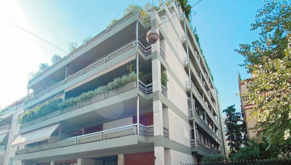 Στο σφυρί για χρέη βίλες, εργοστάσια και σκάφη επωνύμων 