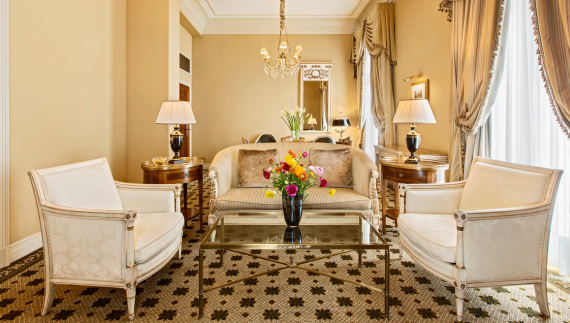 Η συναρπαστική ιστορία του ξενοδοχείου που πρωταγωνιστεί για 150 χρόνια στον ελληνικό κλάδο φιλοξενίας