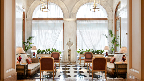 Η συναρπαστική ιστορία του ξενοδοχείου που πρωταγωνιστεί για 150 χρόνια στον ελληνικό κλάδο φιλοξενίας