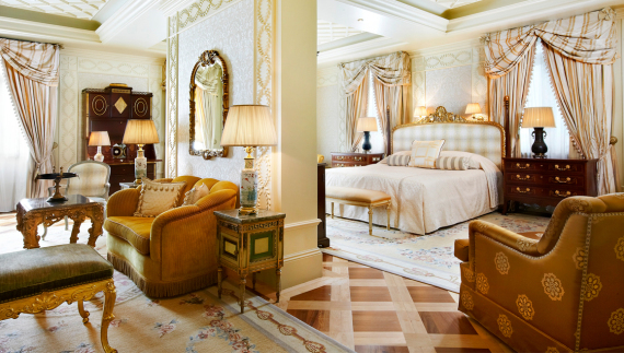 Η συναρπαστική ιστορία του ξενοδοχείου που πρωταγωνιστεί για 150 χρόνια στον ελληνικό κλάδο φιλοξενίας