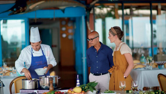 O Στάνλεϊ Τούτσι είναι ο νέος... master chef του Χόλιγουντ 