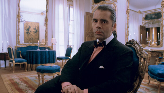 Καρλ Λάγκερφελντ: Η νέα μίνι σειρά για τον σχεδιαστή έχει λάβει αποθεωτικές κριτικές πριν καν κυκλοφορήσει