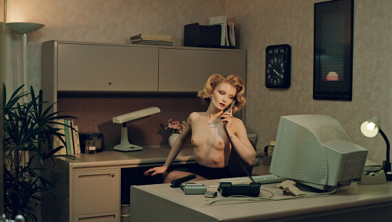 Ποια είναι η Nadia Lee Cohen που ορκίζονται στο όνομά της τα μεγαλύτερα fashion brands