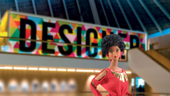 Barbie: Μία νέα έκθεση ρίχνει φως στην εξέλιξη της διάσημης κούκλας